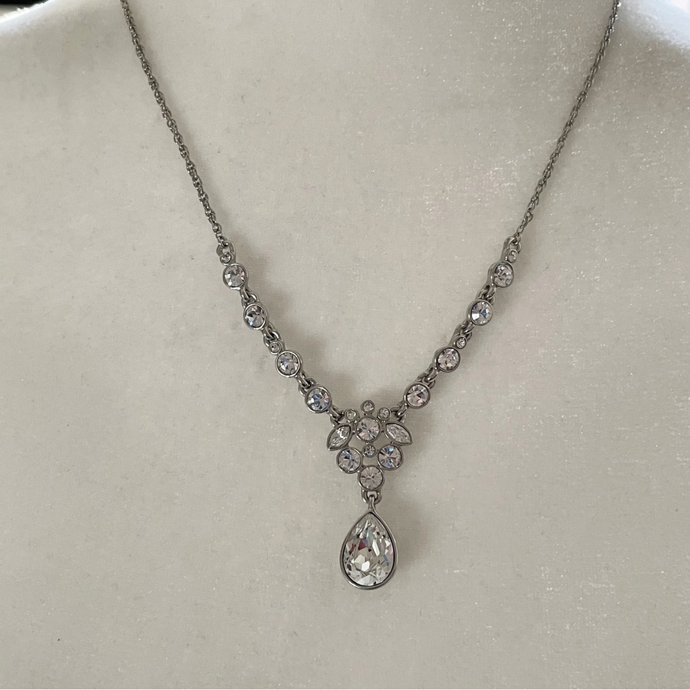 GIVENCHY Faceted Crystal Lariat Silver Tone  Necklace 20 in Adjustable